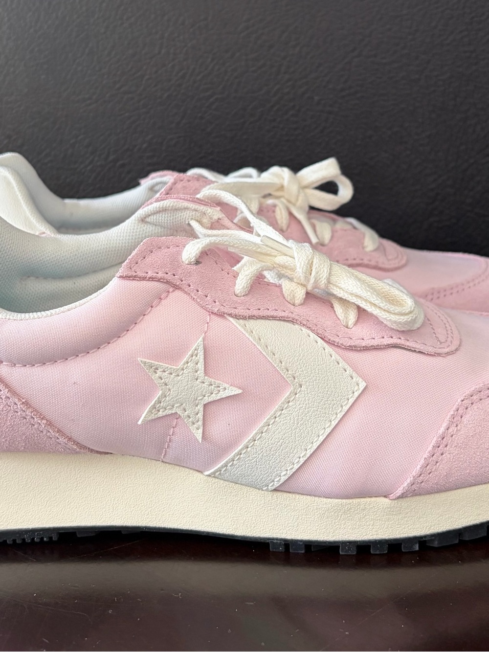 Converse Pink Omega Trainer A13471C unisex - New without tags size 7.5 USW - Picture 2 of 5